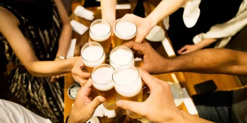 Binge drinking: même rarement, le risque n’est pas anodin