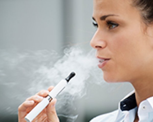 La cigarette électronique: utile pour arrêter de fumer?