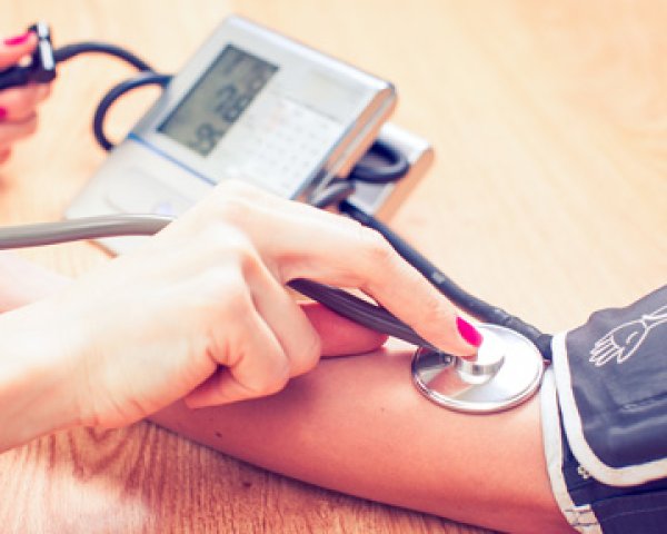 Hoe wordt de bloeddruk gemeten?