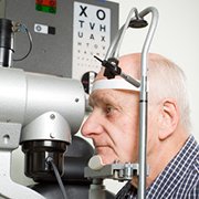 Onderzoek van de oogfundus om de diagnose LMD te stellen