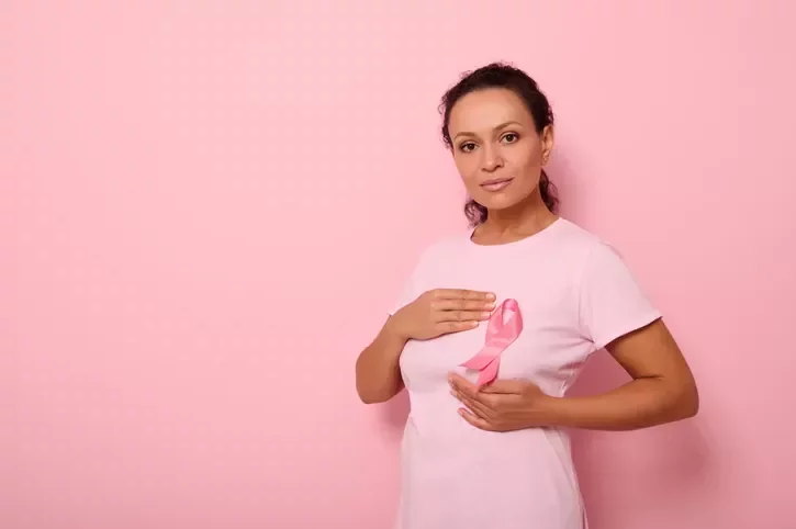 Mieux soigner les jeunes femmes atteintes d’un cancer du sein