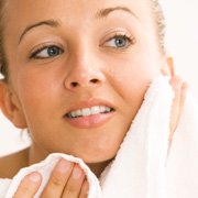 Hygiène et cosmétiques à l'origine de l'acné?