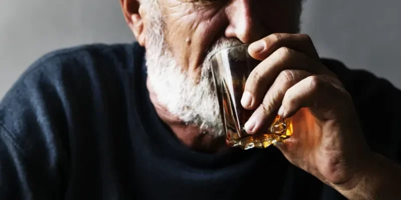 Pourquoi les personnes âgées boivent-elles autant?